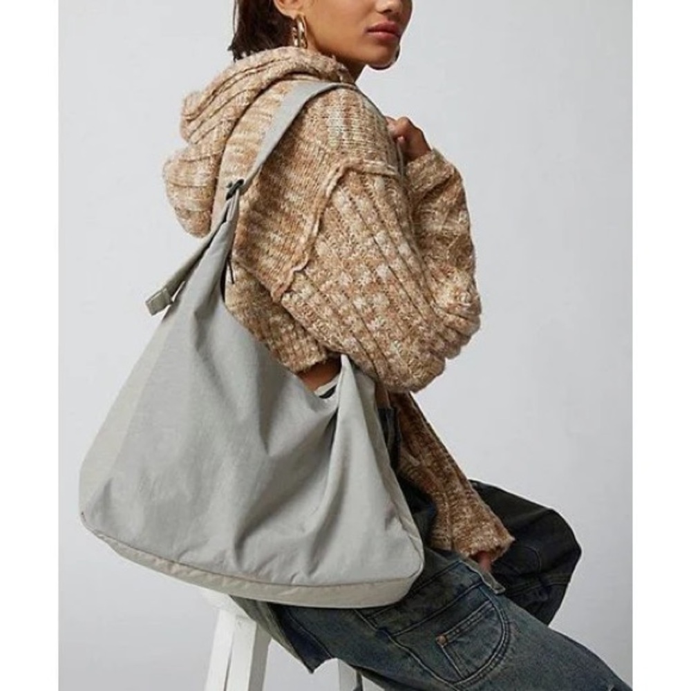BAGGU NYLON SHOULDER BAG IN GREY. URBAN OUTFITTERS EXCLUSIVE